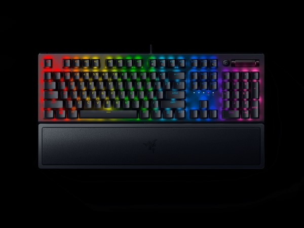 RAZER BLACKWIDOW V3 - MECHANICAL KEYBOARD  GREEN SWITCH  - WRIST REST - GR LAYOUT